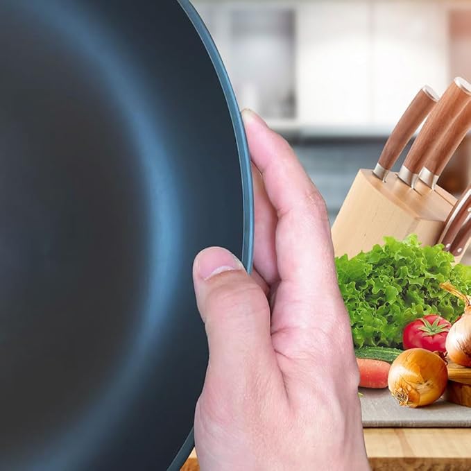 12.6" Cast Iron Flat-bottom Wok, Traditional Chinese Cooking Pan, Saute Stir-Fry Cookware with Wooden Handle, Physical Non Stick, Use on Induction, Electric, Gas, Open Fire,BBQ,Grill &Camping