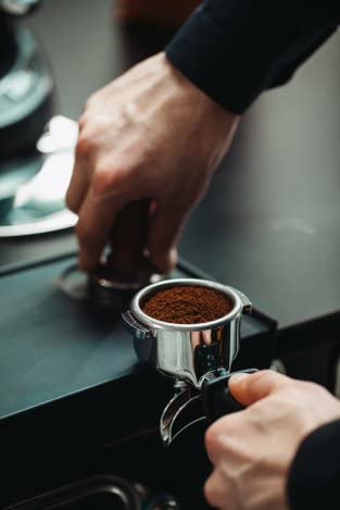 Bristot Moka Oro Ground Coffee ??Italian Espresso ??Medium Roast ??Notes of Spices, Caramel & Sandalwood ??For Moka, French Press, Pour Over ??8.8oz (250g)
