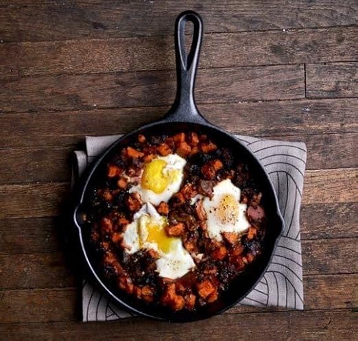 Lodge 9 Inch Cast Iron Pre-Seasoned Skillet ??Signature Teardrop Handle - Use in the Oven, on the Stove, on the Grill, or Over a Campfire, Black