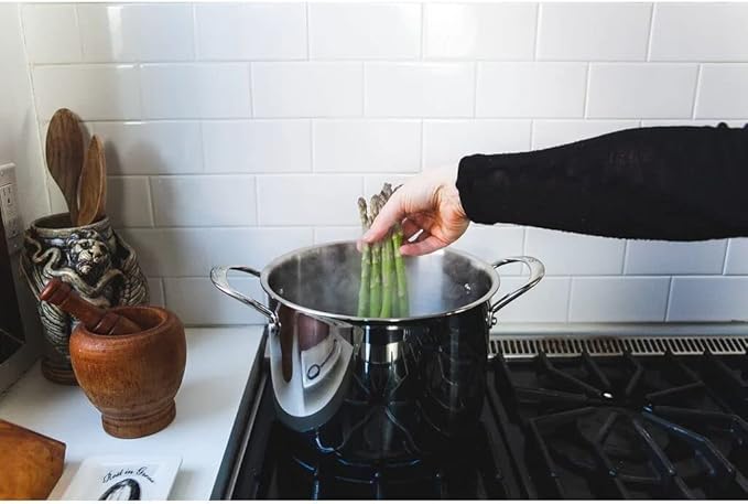 Sardel 8QT Stock Pot - Made in Italy, Stainless Steel Cooking Pot with Lid, Non Stick, Lightweight, Sturdy Heat Resistant Handles, Induction Compatible & Oven Safe