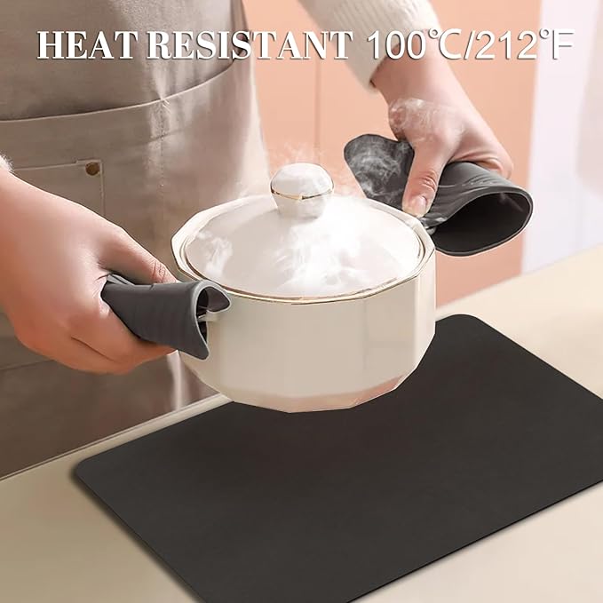 Faux Leather Placemats, Set of 4, 12''횞17' Textures on Both Sides, Heat-Resistant, Waterproof and Oil-Proof, Reversible Place Mats for Kitchen, Dining Table, Outdoor-Coffee&Black