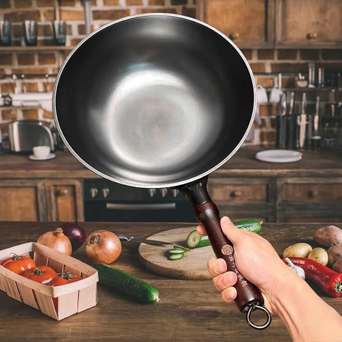 12.6" Cast Iron Flat-bottom Wok, Traditional Chinese Cooking Pan, Saute Stir-Fry Cookware with Wooden Handle, Physical Non Stick, Use on Induction, Electric, Gas, Open Fire,BBQ,Grill &Camping