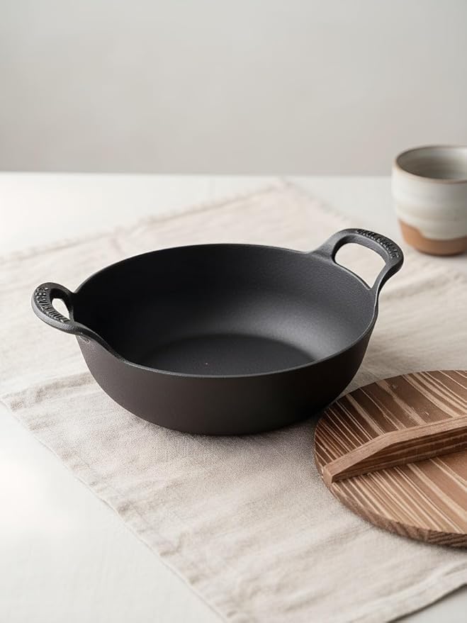 cast iron Dutch oven large-capacity pot with lid is used for baking bread and stewing meat-heavy-duty casting cooker iron pot is used for stewing, baking and bread baking.(Wooden lid, 9.84in*3.4in)
