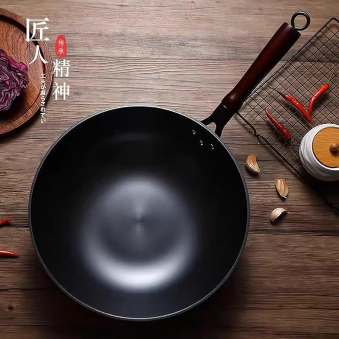 12.6" Cast Iron Flat-bottom Wok, Traditional Chinese Cooking Pan, Saute Stir-Fry Cookware with Wooden Handle, Physical Non Stick, Use on Induction, Electric, Gas, Open Fire,BBQ,Grill &Camping