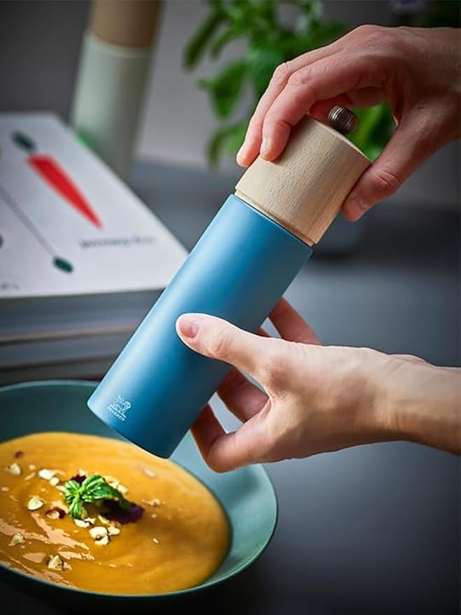 PEUGEOT - Boreal 21 cm/ 8" Pepper Mill - Classic Grind System - Made with PEFC Certified Beech Wood - Made in France - Celestial Blue