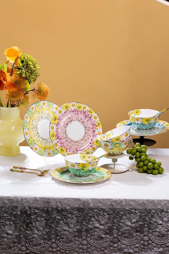 Aynsley Daisy Corset Fine Bone China Teacup and Saucer Set - 5.07oz Hand-Painted Gold-Trimmed Corset-Shape Set, Fancy Gift for Birthdays/Mother?셲 Day/Tea Lovers(Green)