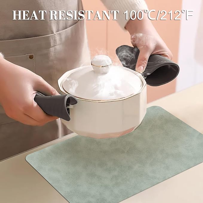 BLESWIN Faux Leather Placemats, Set of 6, 12횞17 Inch -Double Side Texture Color Table Mats, Heat-Resistant, Waterproof and Oil-Resistant, Suitable for Dining Room, Kitchen, Party, Outdoor -Green&White