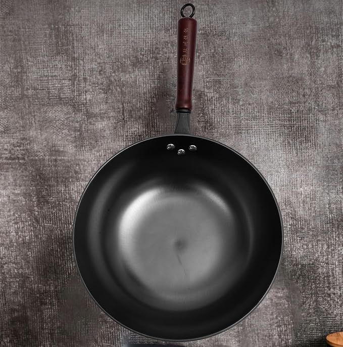 12.6" Cast Iron Flat-bottom Wok, Traditional Chinese Cooking Pan, Saute Stir-Fry Cookware with Wooden Handle, Physical Non Stick, Use on Induction, Electric, Gas, Open Fire,BBQ,Grill &Camping