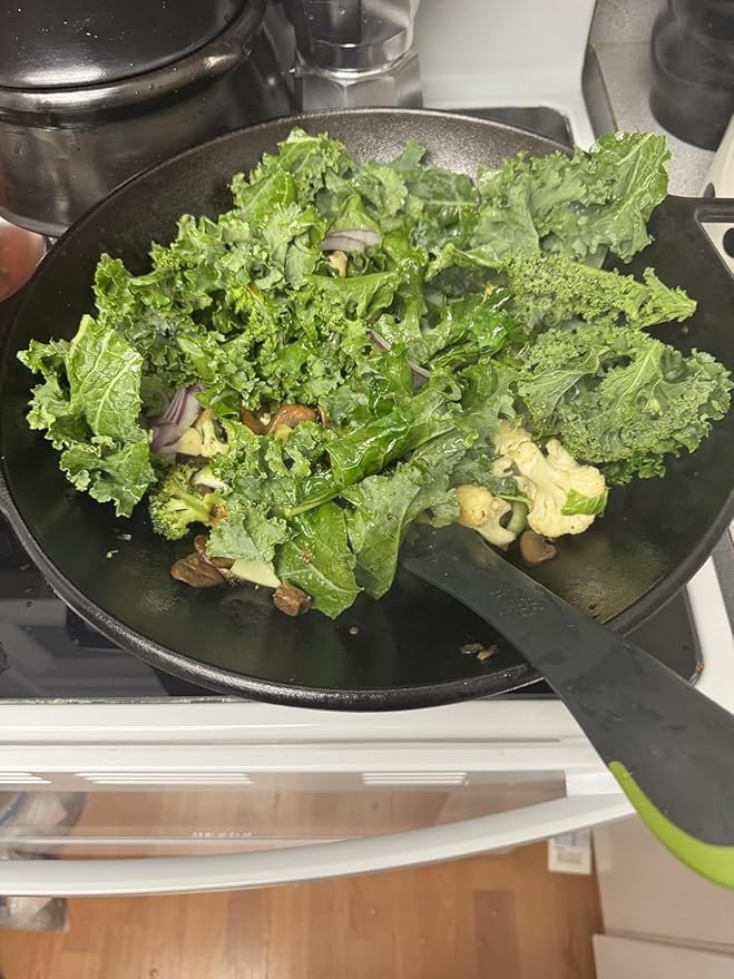12 Inch Pre-Seasoned Cast Iron Skillet - Wok Round Bottomed Frying Pan with Assist Handles,Tempered Glass Lid, Cast Iron Scrubber,Silicone Oven Mitts for Stovetop,home baking 癤?(Glass Lid)