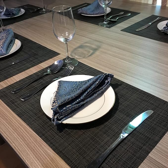 WAZAIGUR Placemats,Easy to Clean Crisscross Woven Vinyl Place Mats Durable Non-Slip Heat Resistant Table Mats,Placemats for Kitchen Table Set of 4,Grey
