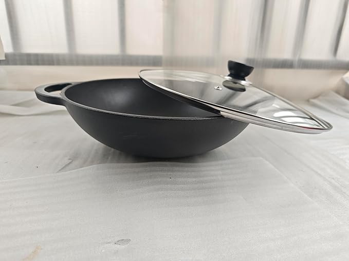 12 Inch Pre-Seasoned Cast Iron Skillet - Wok Round Bottomed Frying Pan with Assist Handles,Tempered Glass Lid, Cast Iron Scrubber,Silicone Oven Mitts for Stovetop,home baking 癤?(Steel Lid)