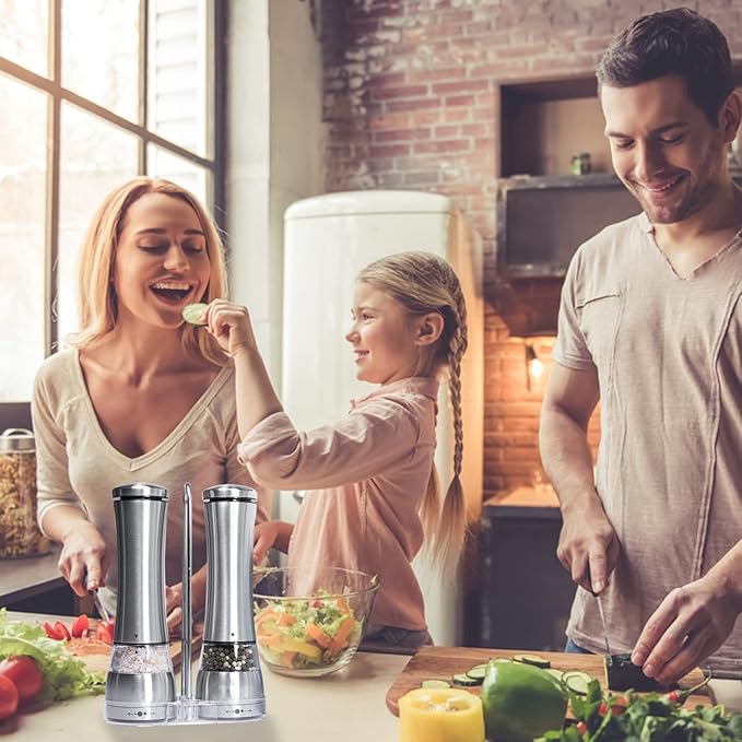 Electric Salt and Pepper Shakers ??Adjustable Coarseness Electric Rechargeable Salt and Pepper Grinder Set ??Battery Operated Pepper Mill and Salt Mill ??Stainless Steel Electric Spice Grinder Set
