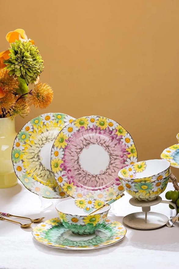 Aynsley Daisy Corset Fine Bone China Teacup and Saucer Set - 5.07oz Hand-Painted Gold-Trimmed Corset-Shape Set, Fancy Gift for Birthdays/Mother?셲 Day/Tea Lovers(Green)