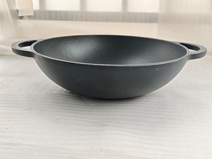 12 Inch Pre-Seasoned Cast Iron Skillet - Wok Round Bottomed Frying Pan with Assist Handles,Tempered Glass Lid, Cast Iron Scrubber,Silicone Oven Mitts for Stovetop,home baking 癤?(Glass Lid)