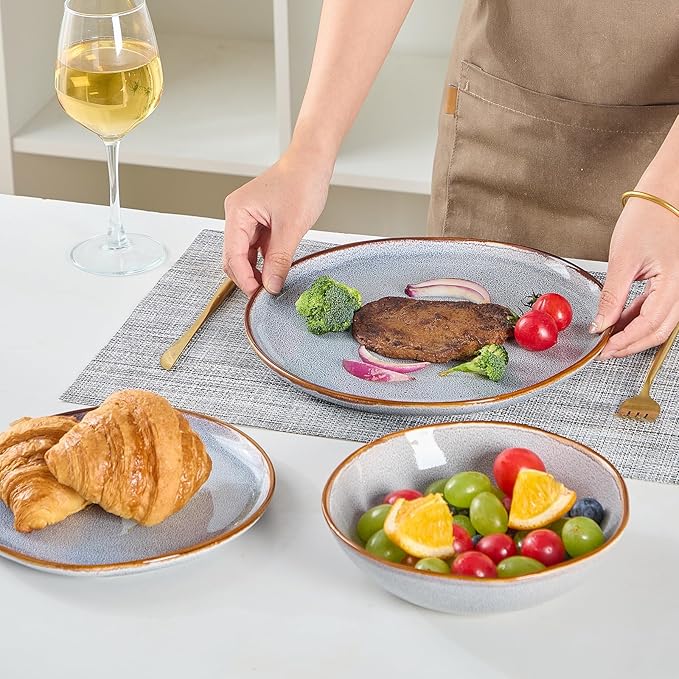 Bestone 12 Pieces Round Kitchen Dinnerware Sets竊똏lates and Bowls Sets,Dishes, Plates, Bowls, Dish Set, Chip Resistant Ceramic Dinnerware Set, Dishwasher/Microwave Safe,Service for 4,Reactive Blue