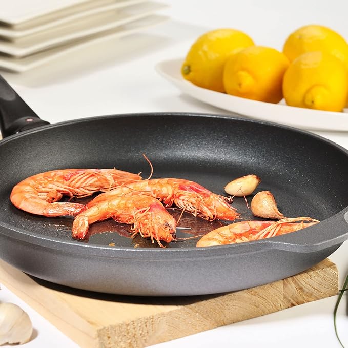 Swiss Diamond 11 Inch Frying Pan Nonstick Diamond Frying Pan, Aluminum Coated Skillet, Dishwasher Safe and Oven Safe Fry Pans, Grey