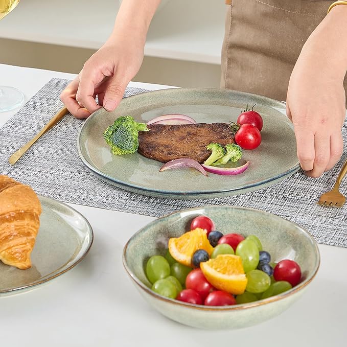 Bestone 12 Pieces Round Kitchen Dinnerware Sets竊똏lates and Bowls Sets,Dishes, Plates, Bowls, Dish Set, Chip Resistant Ceramic Dinnerware Set, Dishwasher/Microwave Safe,Service for 4,Sage green