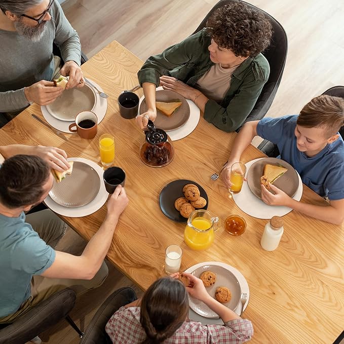ADRIMER Placemats, Heat Resistant Round Placemats Set of 8 Washable, Waterproof Table Mats, Wipeable Faux Leather Place Mats for Kitchen, Dining Room, Beige