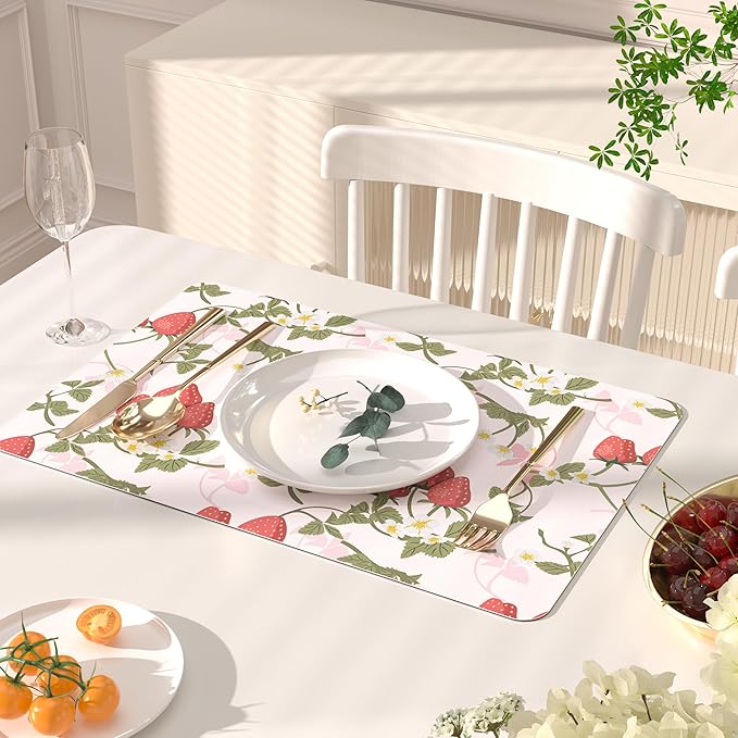 QIYI Placemats Set of 6, 12x18 Inch Faux Leather Place Mats for Kitchen Dinning, Heat Resistant Anti Slip Pink Table Mats, Waterproof Wipeable Washable Placemat Party Table D챕cor, Sweet Strawberry