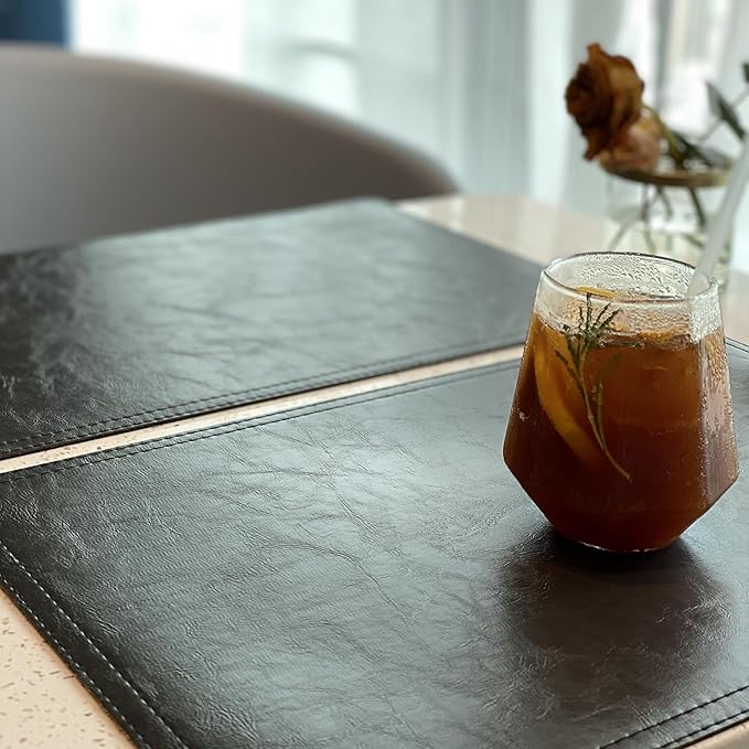 Jovono Waterproof PU Placemats, Faux Leather Dining Table Mat, Set of 8, Easy to Wipe Off Scrub Vinyl Mat, Heat & Stain Resistant for Office Conference Table, Home D챕cor Grey