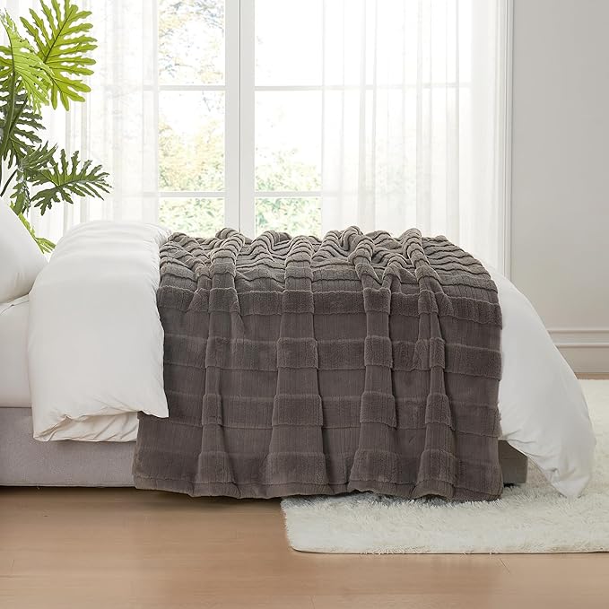 Am챕lie Home Luxury Striped Faux Fur Throw Blanket for Couch, Soft Cozy Fuzzy Fluffy Plush Blankets for Sofa Chair Gift for Women, 55"x70", Charcoal Gray