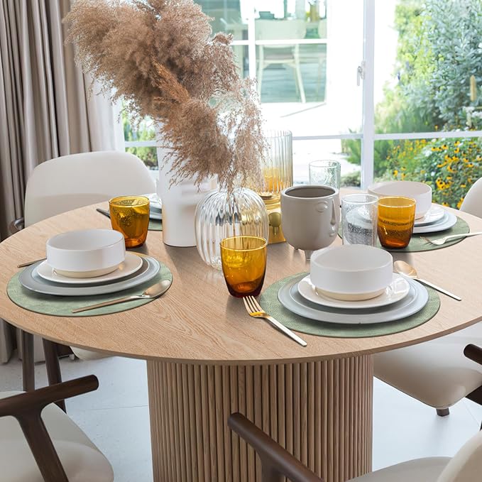 ADRIMER Placemats, Heat Resistant Round Placemats Set of 8 Washable, Waterproof Table Mats, Wipeable Faux Leather Place Mats for Kitchen, Dining Room, Green