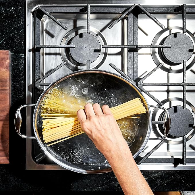 HexClad Hybrid Nonstick 6.5-Quart Oval Dutch Oven with Stainless Steel Lid, Stay-Cool Handles, Dishwasher-Friendly, Oven-Safe Up to 900째F, Induction Ready, Compatible with All Cooktops