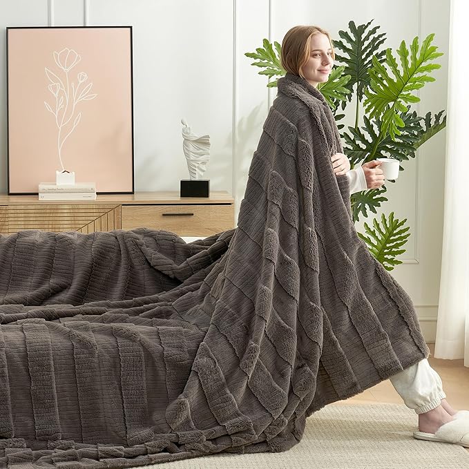 Am챕lie Home Luxury Striped Faux Fur Throw Blanket for Couch, Soft Cozy Fuzzy Fluffy Soft Plush Blankets Sofa Chair Gift Blankets for Women, 60"x80", Charcoal Gray