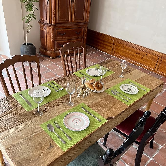 WAZAIGUR Placemats,Easy to Clean Crisscross Woven Vinyl Place Mats Durable Non-Slip Heat Resistant Table Mats,Placemats for Kitchen Table (Green, 4)