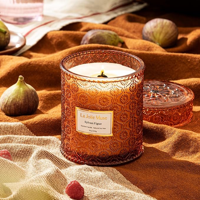 LA JOLIE MUSE Sylvan Figue Candle | Fig Leaf, Red Berries, Sandalwood | 19 oz Large Wooden Wick Candle | Natural Soy Wax | 90 Hours Clean Burn | Gift-Ready for Hosts | Elegant Home D챕cor