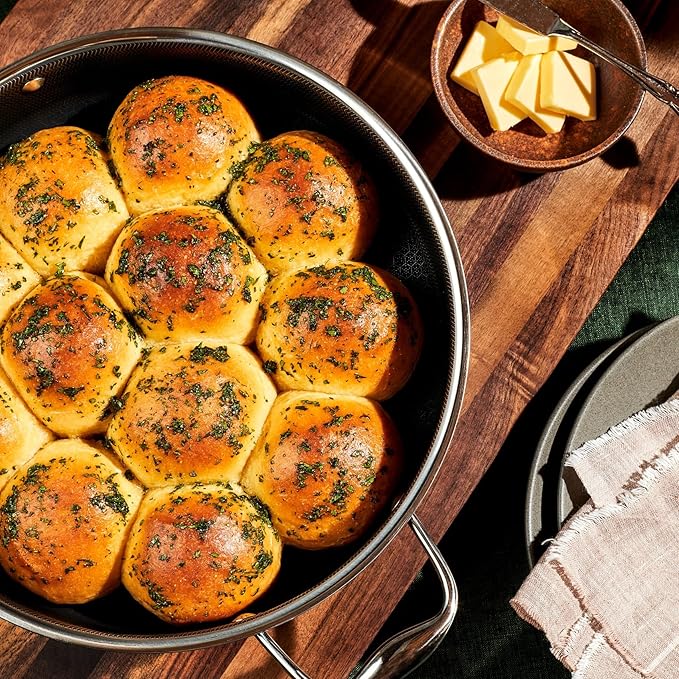 HexClad Hybrid Nonstick 4.5-Quart Deep Saut챕 Pan with Tempered Glass Lid, Stay-Cool Handle, Dishwasher-Friendly, Oven-Safe Up to 900째F, Induction Ready, Compatible with All Cooktops