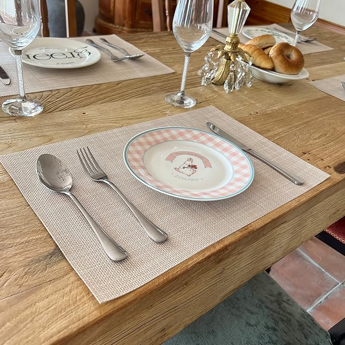 WAZAIGUR Placemats,Easy to Clean Crisscross Woven Vinyl Place Mats Durable Non-Slip Heat Resistant Table Mats,Placemats for Kitchen Table (Beige, 6)