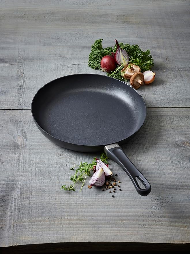 Scanpan Classic 9.5 inch Nonstick Fry Pan ??Compatible with Gas and Electric Stovetops, Metal Utensil Safe, Oven Safe to 500째F, Dishwasher Safe, Black